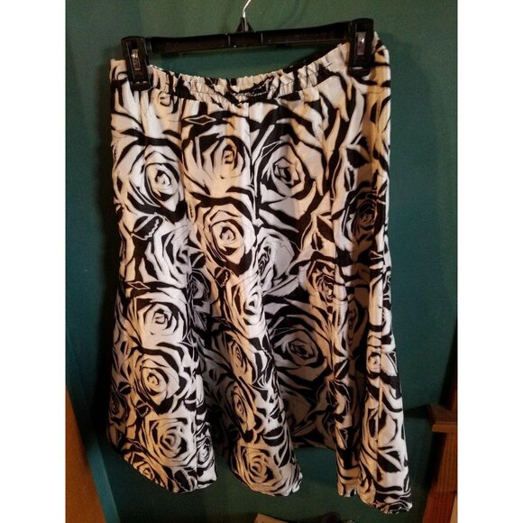 Draper's & Damon's Womens Black White Rose Floral Skirt Size 10 A-line - Picture 6 of 6